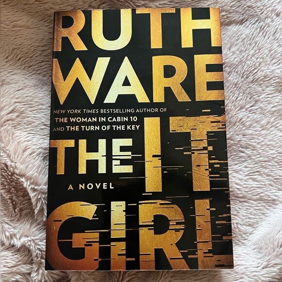 SIGNED COPY- The It Girl by Ruth Ware - Picture 1 of 3